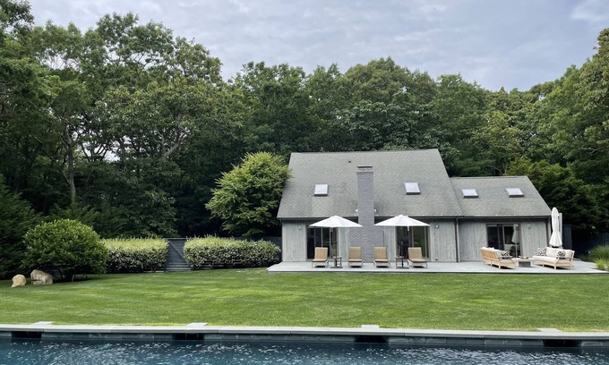 East Hampton Casa | Retiro elegante, elegante y sereno - East Hampton Central & Private Location!