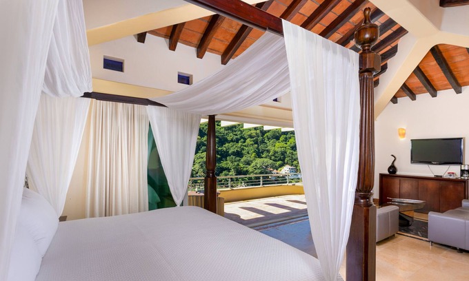 Boca de Tomatlán Casa | Elegant Suite With Beach View