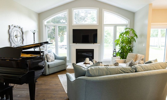Town of Essex Casa | Elegant Three Bedroom Home with lake view and a hot tub