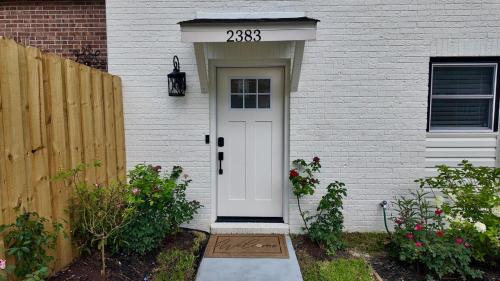 Tallahassee Casa | Elegant Townhome Retreat with King Bed Near I-10, Capitol, FSU & FAMU