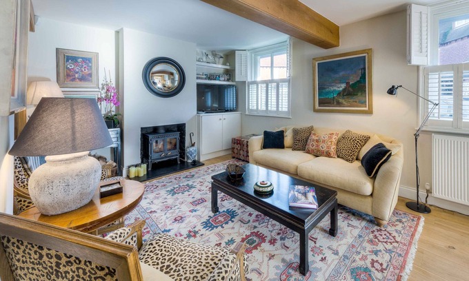 Arundel Cabaña | Elegant townhouse with private parking