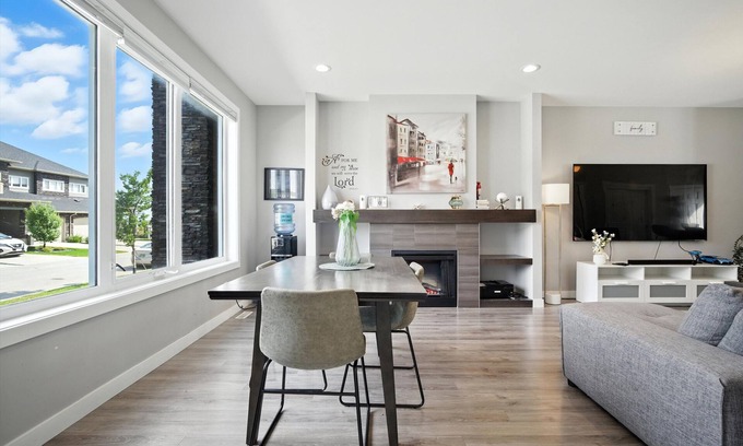 Fort Gary Casa | Elegant Two Bedroom Duplex
