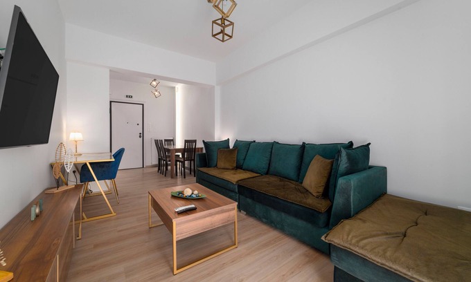 Mousio Apartamento | Elegant Two-Bedroom in Exarcheia | Peridot - Homes