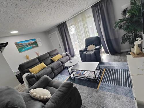 Forest Lawn Casa | Elegant upper unit bungalow - 10 mn from downtown