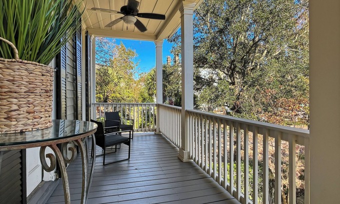 Old West Broad Neighborhood Casa | Elegant Upper Unit in Historic Savannah