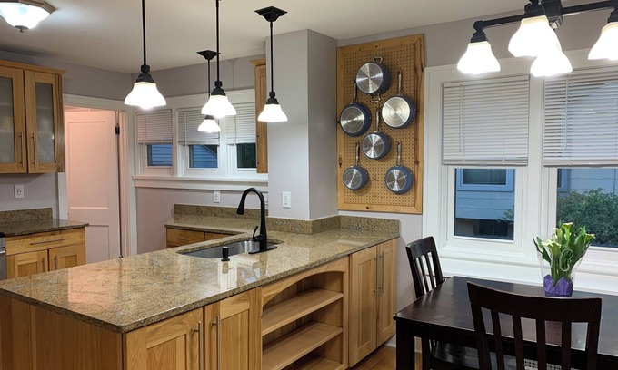 Madison Casa | Elegant Victorian home in neighborhood perfectly situated near campus