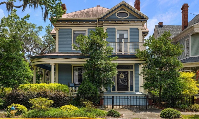 Thomas Square Casa | Elegant Victorian Manor w/ Parking, Garden + Porch by Lucky Savannah