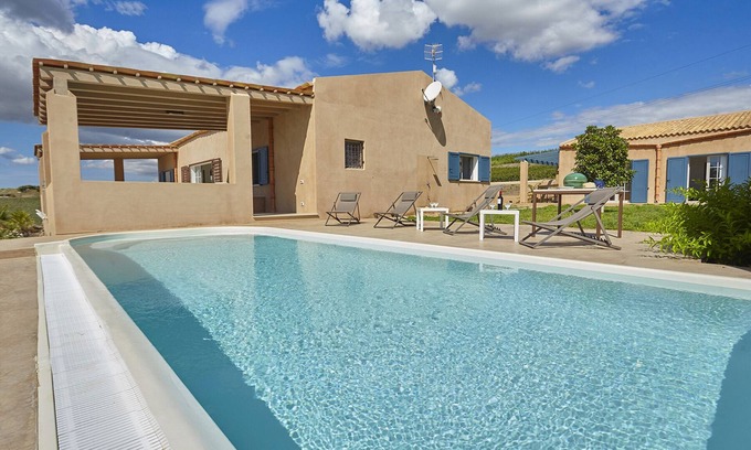 Menfi Villa | Villa con piscina cerca del mar de Menfi / Selinunte, capacidad para 8 personas