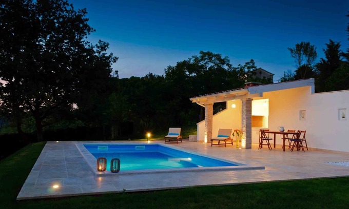 Karojba Villa | Elegante villa con piscina privada cerca de las playas Porec!