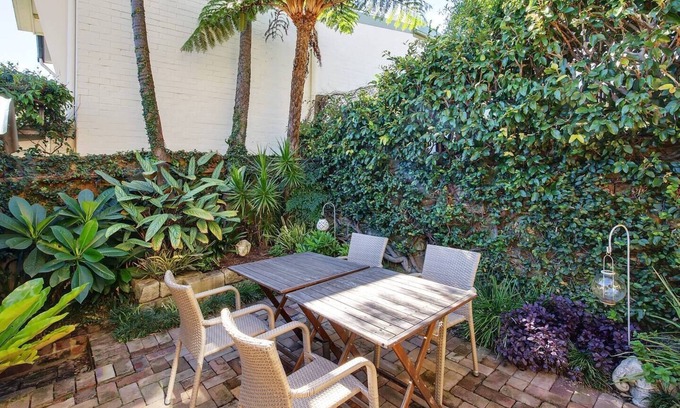 Balmain Casa | Elegant Vintage Terrace with Harbour Bridge Views