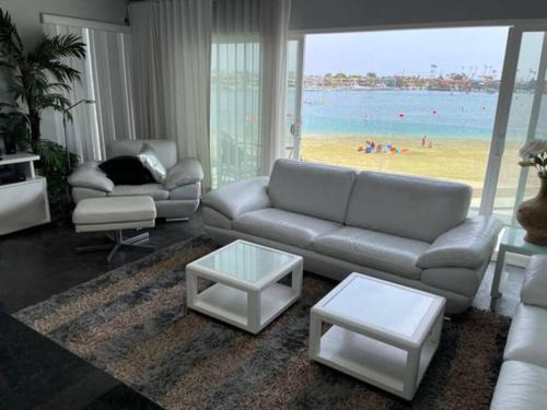 Belmont Shore Apartamento | Elegant with spectacular view & steps to so much.