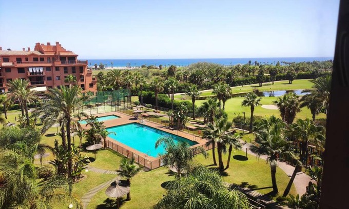 Motril Apartamento | Elegante Apartamento en Playa Granada & Golf