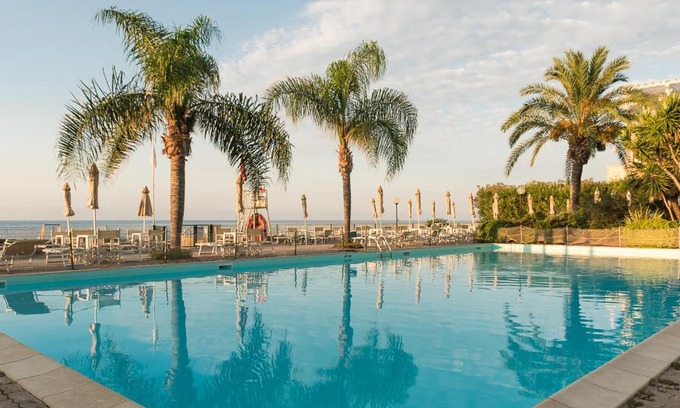 Sanremo Apartamento | Elegante Appartamento con Piscina - Wi-Fi & Box Privato