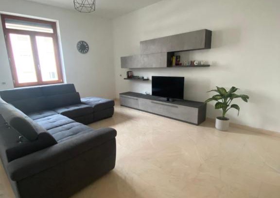 Stazione Apartamento | [Elegante Appartamento in Centro]