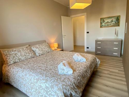Centallo Apartamento | Elegante Appartamento Tre Amis - Doppio Garage & Free WiFi - AC