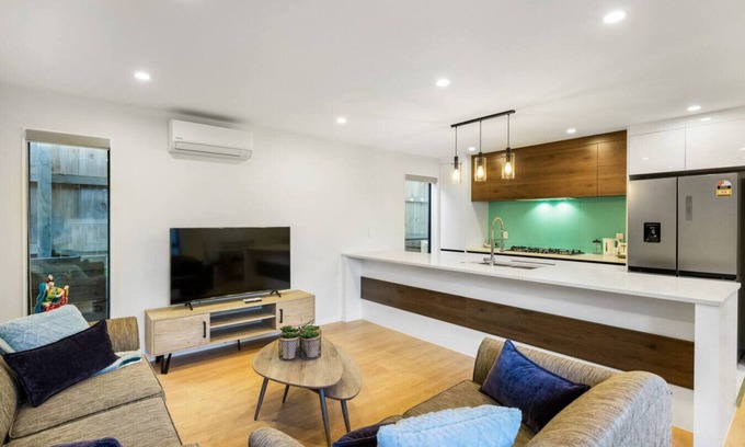 Mount Roskill Casa | Element Edge Townhouse with Parking and Air-Con
