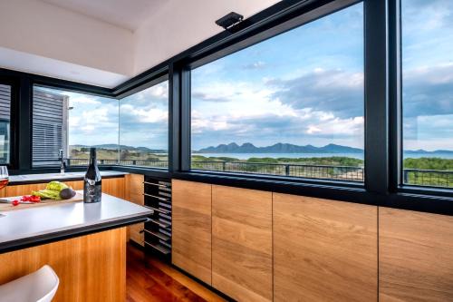 Dolphin Sands Casa | Elements - Freycinet Holiday Houses