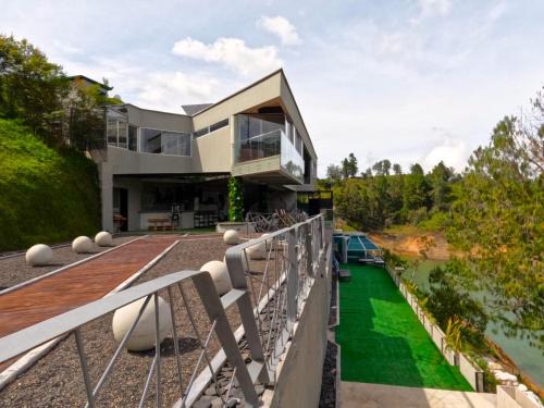 Guatape Cama Y Desayuno | EleMYNT LifeStyle Hotel