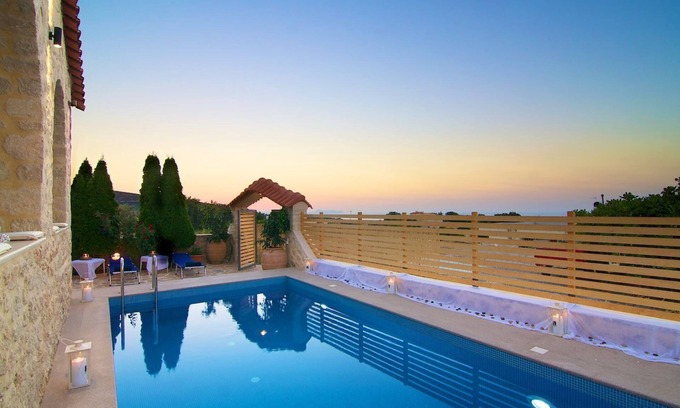 Roussospiti Villa | Villa Elena! Lujosa villa, a poca distancia de las tiendas. Cerca de Rethymno!