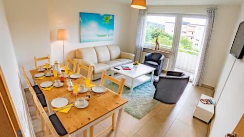 Sanderau Apartamento | Eleonoras Ferienwohnung in Würzburg Stadt am Park mit Balkon inklusive eigenen Parkplätzen vor der Tür