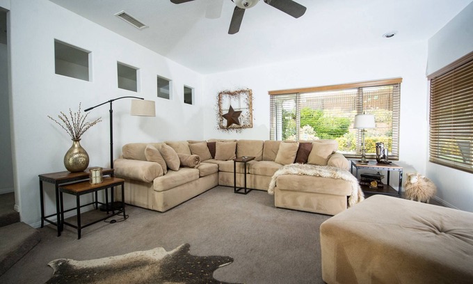 Temecula Casa | Elevate Your Wine Country Escape: Chick-Ranch with Luxurious Amenities, Views, Private Driver