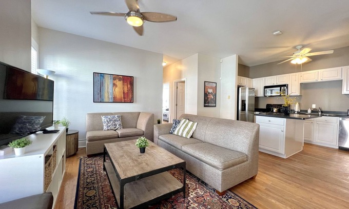 Mechanicsville Condominio | ⌂ Elevated 2bed 1.5 Bath in a Historic 1913 Building ⌂