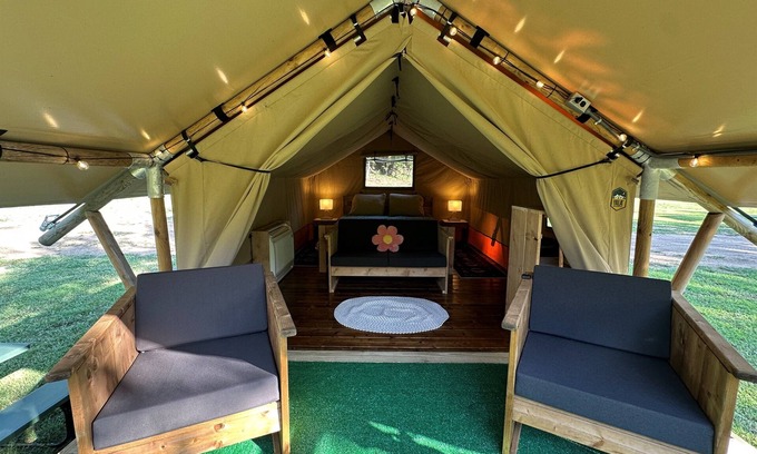 Newport Alquiler De RV | Elevated Glamping Near PF, GBurg and Asheville