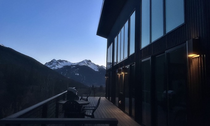 Silverton Casa | ELEVATED LIVING MOUNTAIN RETREAT
