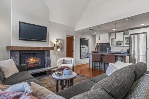 Canmore Apartamento | Elevated Penthouse Condo managed by Little Sister Getaways
