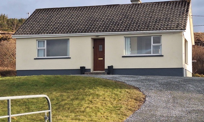 Lettermacaward Casa | Elevated Site In Peaceful Donegal Bright Cottage - Fantastic Sea & Mountain view