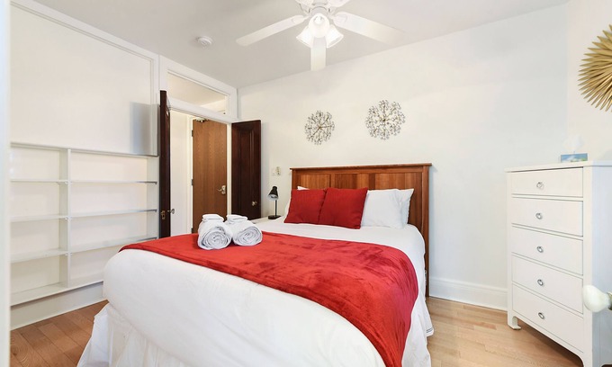 Bloomfield Apartamento | Elevator~West Penn~Parking~Queen Bed-Central Location