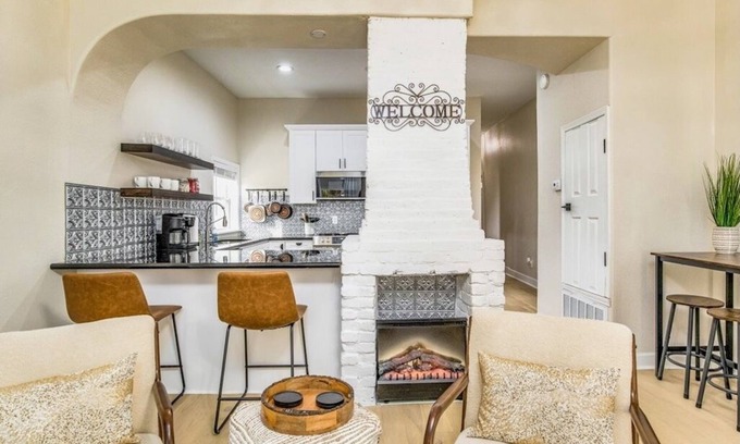 South Pensacola Casa | Eleven Eleven + 15 Min to Beach! + Pet Friendly