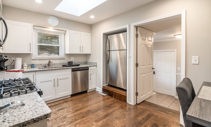 Elgin Casa | Elgin Rental- Jay St