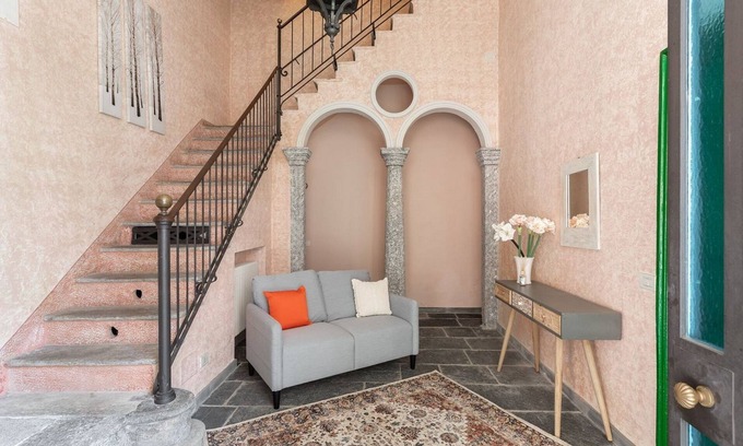 Albese con Cassano Apartamento | Elisabeth in Villa with Private Parking