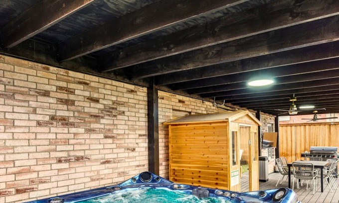 South Arlington Casa | Elite 5BR/3.5B Home with Game Room, Hot Tub, & Sauna
