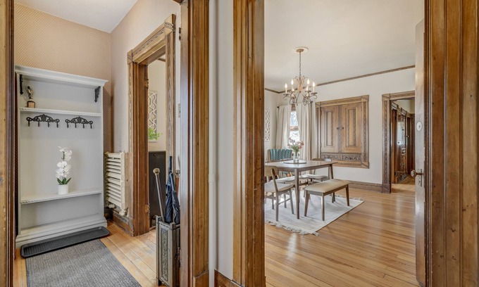 Central Colorado Springs Casa | Elite Embassy