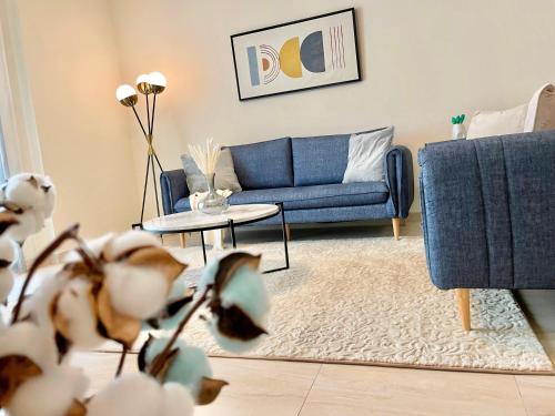 Discovery Gardens Apartamento | Elite LUX Holiday Homes - Two Bedroom Apartment Direct Metro Access in Al Furjan, Dubai