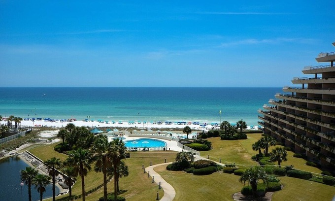 Miramar Beach Condominio | Elite Paradise 2 Bedroom Condo by RedAwning