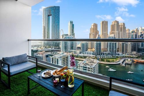 Dubai Marina Apartamento | Elite Waterfront 3BR Haven - Marina and Sea Views!