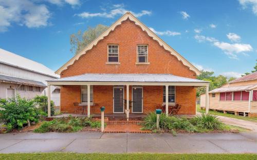 Grafton Apartamento | Eliza 1875 Red Brick Duplex Townhouse