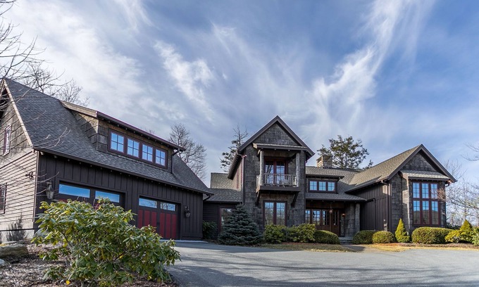 Newland Casa | Elk Camp Lodge: lujo, bañera de hidromasaje, sala de juegos, chimenea al aire libre