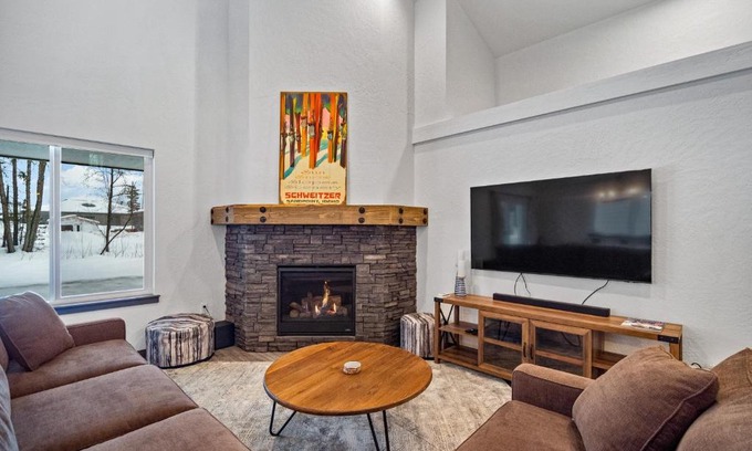 Ponderay Casa | Elk Grove Getaway