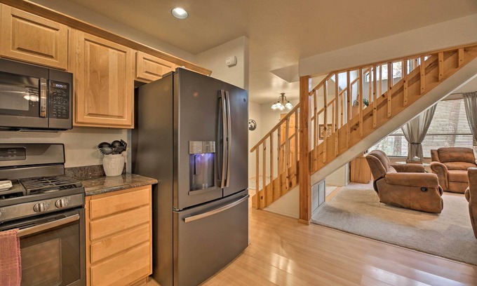 Sierra Pines Cabina | ‘Elk Haven’ Show Low Cabin w/ Views & Game Room!