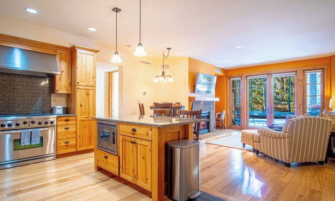 Elkhorn Village Condominio | Elkhorn Springs Sanctuary - Pool/Hot Tub/Underground Parking