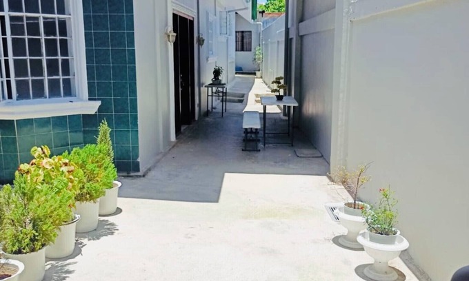 Urdaneta City Casa | Ella's Home Urdaneta City- 3 rooms, 2 bath, max 8 guests- Cold AC, Free Wi-Fi