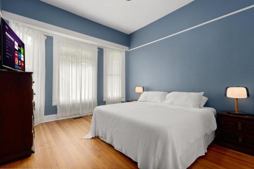 Seguin Casa | Ellie Marie House LITE