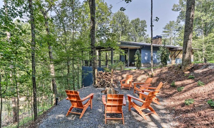 Ellijay Casa | Ellijay Cabin Escape Hot Tub and Fire Pit!