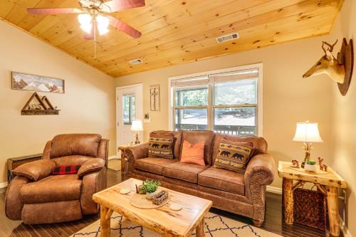 Ellijay Casa | Ellijay Cabin Private Fire Pit and Community Perks!