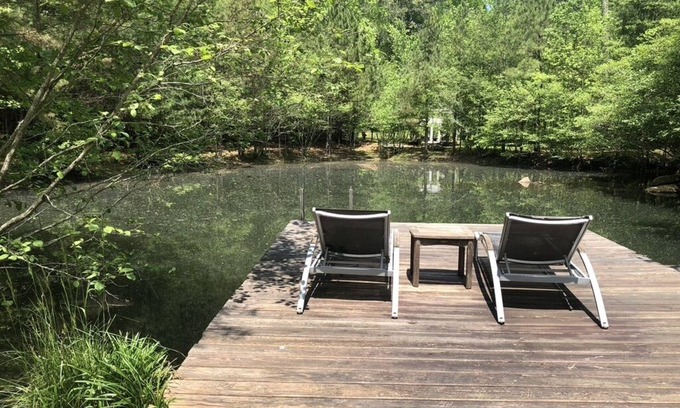 Ellijay Cabina | Ellijay Retreat - Private Pond, Creek, Game Room & Goat Shed Sleeping Porch