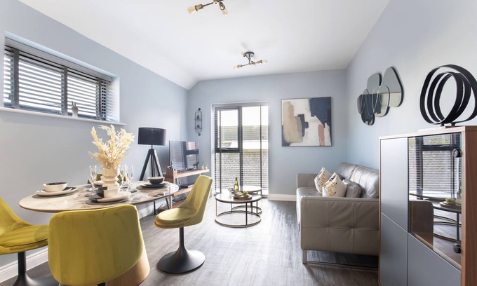 Gloucester Apartamento | Elliot Oliver - Luxurious Two Bedroom Apartment in The Docks